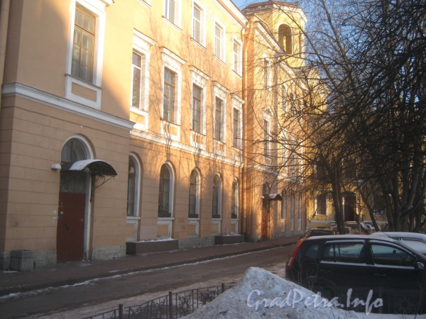 Пр. Стачек, дом 160. Вид со двора. Фото январь 2012 г.