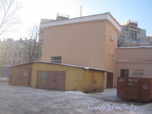 Пр. Стачек, дом 170. Вид на гаражи и хозяйственные постройки. Фото январь 2012 г.