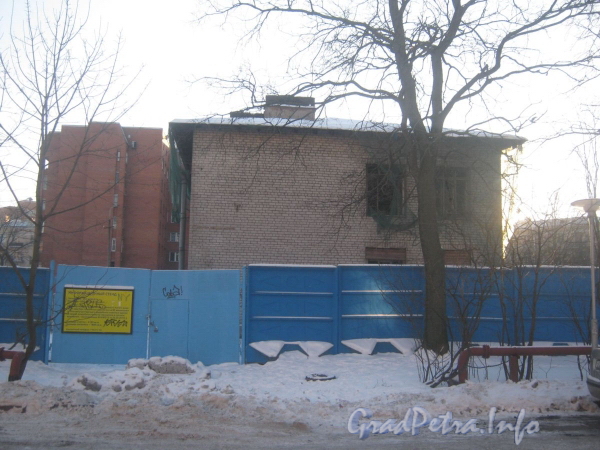 Пр. Стачек, 162. Вид здания до реконструкции. Фото январь 2012 г.