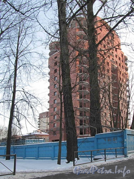 Институтский пр., дом 11. Строительство жилого комплекса «Кристалл». Фасад со стороны 2-го Муринского пр. Фото январь 2012 г.