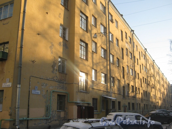 Пр. Стачек, дом 92, корп. 1. Общий вид жилого дома. Фото январь 2012 г.