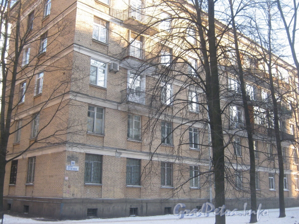 Пр. Стачек, дом 92. Общий вид жилого от дома 90. Фото январь 2012 г.