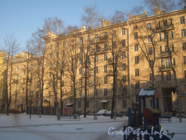 Пр. Стачек, дом 67, корп. 2. Вид со стороны въезда с Кронштадтской ул. Фото январь 2012 г.