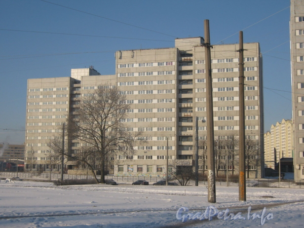 Стачек пр., 111, корпуса 2 (правый) и 3 (левый). Фото январь 2012 г.