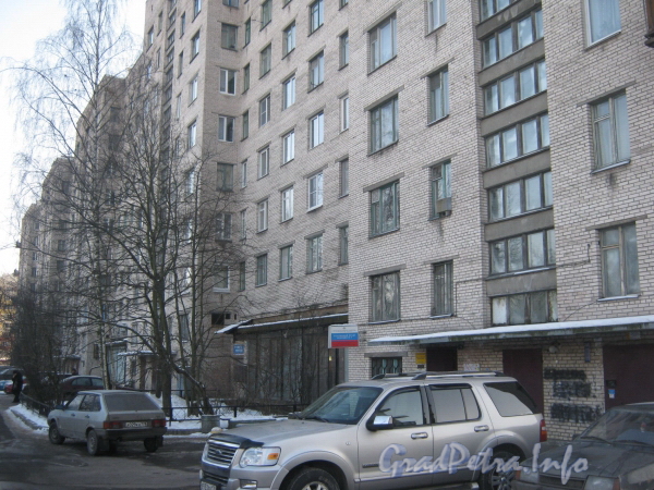 Пр. Ветеранов, дом 141, корп. 1. Фасад жилого дома со двора. Фото январь 2012 г.
