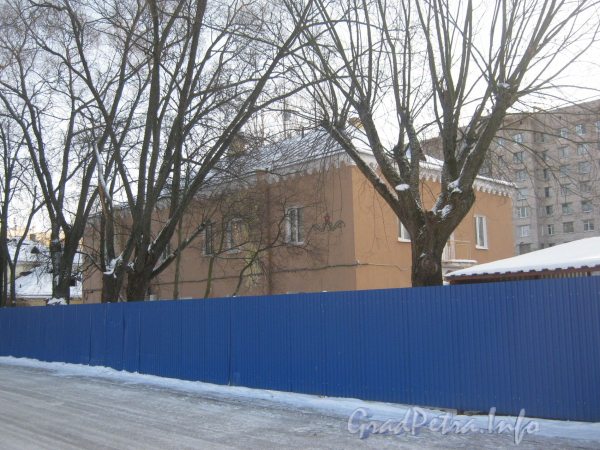 Пр. Ветеранов, дом 141, корп.  3. Вид со стороны 2-ой Комсомольской ул. Фото февраль 2012 г.