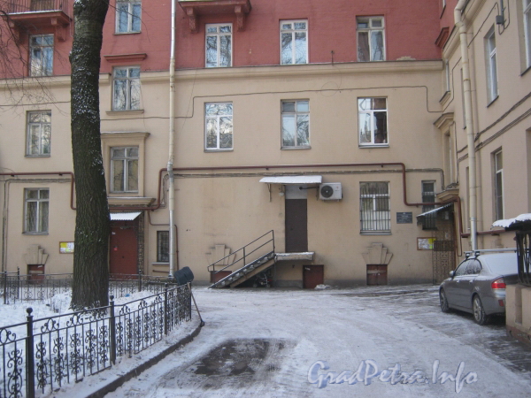 Пр. Стачек, дом 67, корп. 5. угловая часть здания со стороны двора. Фото февраль 2012 г.
