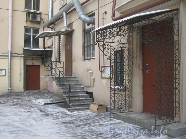 Пр. Стачек, дом 67, корп. 3. Угловая часть здания со двора. Фото февраль 2012 г.