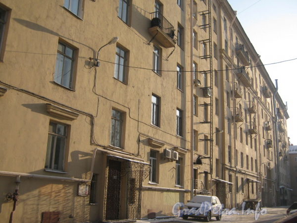 Пр. Стачек, дом 67, корп. 1. Фасад жилого дома со двора. Фото февраль 2012 г.