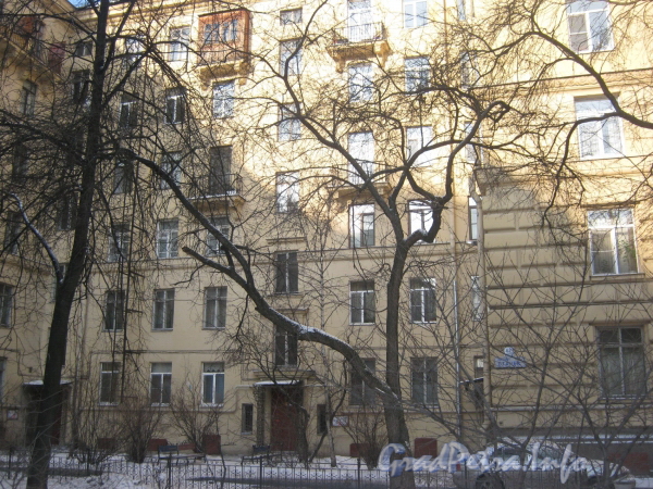 Пр. Стачек, дом 67, корп. 6. Общий вид корпуса 6 от дворика с фонтаном. Фото февраль 2012 г.