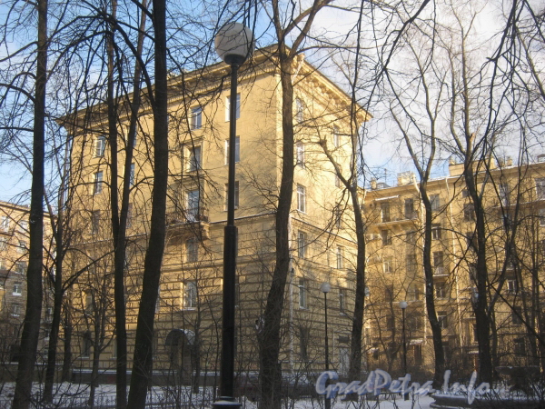 Пр. Стачек, дом 67, корп. 1. Общий вид здания. Фото февраль 2012 г.