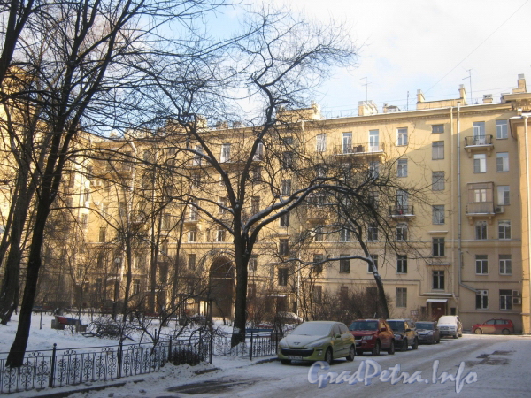 Пр. Стачек, дом 67, корп. 1. Фасад со стороны 7 корпуса. Фото февраль 2012 г.