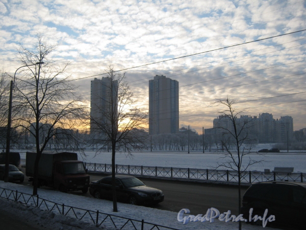 Пр. Маршала Жукова, дом 48. корп. 1. Вид на новые высотки от Петергофского шоссе. Фото февраль 2012 г.