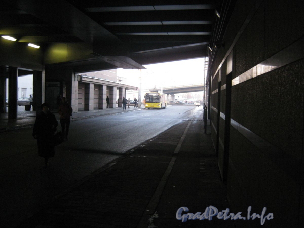Проезд под Ладожским вокзалом. Вид в сторону Уткина пр. Фото февраль 2012 г.