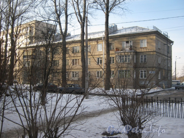 Ириновский пр., дом 39, корп. 1. Общий вид со стороны дома 41 корпус 2. Фото февраль 2012 г.