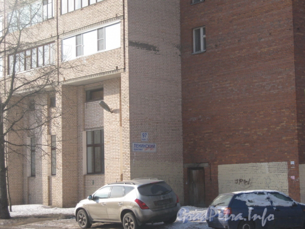Ленинский пр., дом 97, корп. 3. Фрагмент фасада жилого дома. Фото февраль 2012 г.