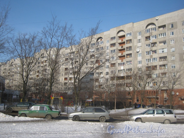 Ленинский пр., дом 95, корп. 1. Центральная часть дома со стороны двора. Фото февраль 2012 г.