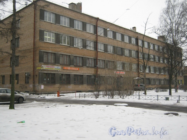 Пр. Стачек, дом 72. Часть здания ДК со стороны ул. Васи Алексеева. Фото февраль 2012 г. 