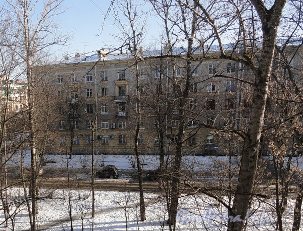 Костромской пр., дом 11. Фасад со стороны Костромского пр. Фото март 2012 г.