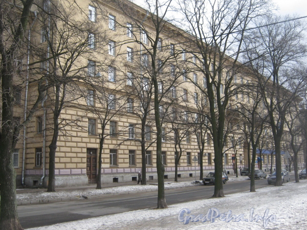 Пр. Стачек, дом 67, корп. 4. Общий вид со стороны трамвайной остановки напротив дома 7 по Кронштадтской ул. Фото март 2012 г.