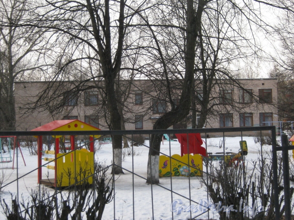 Ветеранов пр., дом 148, корп. 2. Общий вид с ул. Тамбасова. Фото март 2012 г.