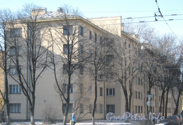 Пр. Стачек, дом 13. Общий вид дома с пр. Стачек. Фото март 2012 г.