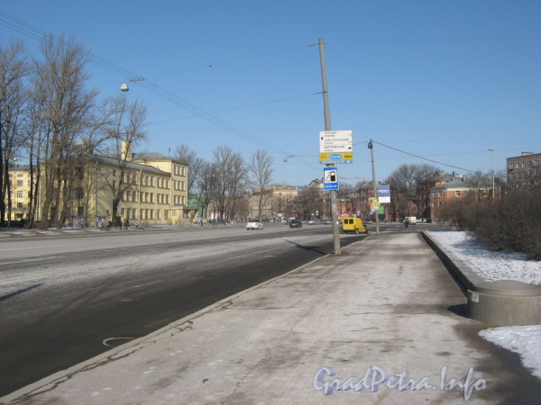 Перспектива проспекта Стачек от Кировской площади в сторону площади Стачек. Фото март 2012 г.