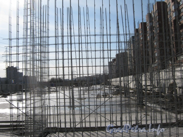 Вид на стройплощадку с Ленинского пр. Фото март 2012 г. 