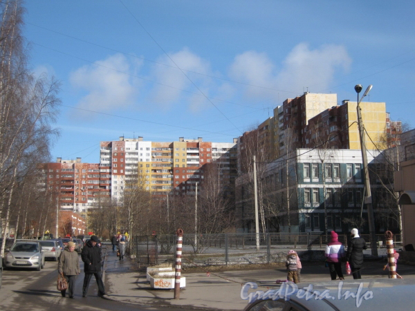 Ленинский пр., дом 95, корп. 2. Общий вид дома с ул. Маршала Захарова. Фото март 2012 г.