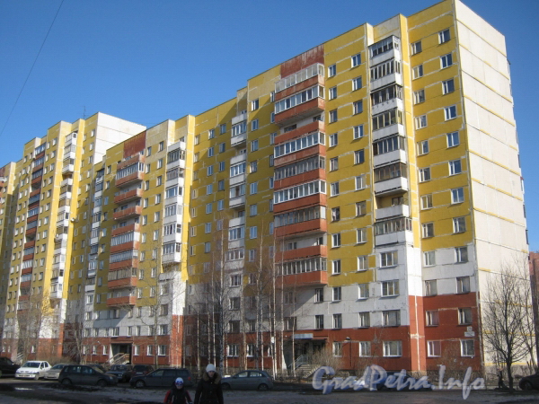 Ленинский пр., дом 79, корп. 2. Общий вид со стороны дома 32 по ул. Маршала Захарова. Фото март 2012 г.