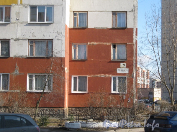 Ленинский пр., дом 79, корп. 2. Фрагмент фасада жилого дома. Фото март 2012 г.