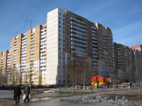 Ленинский пр.,75 корпус 2. Угол здания со стороны дома 30 по ул. Маршала Захарова. Фото март 2012 г.