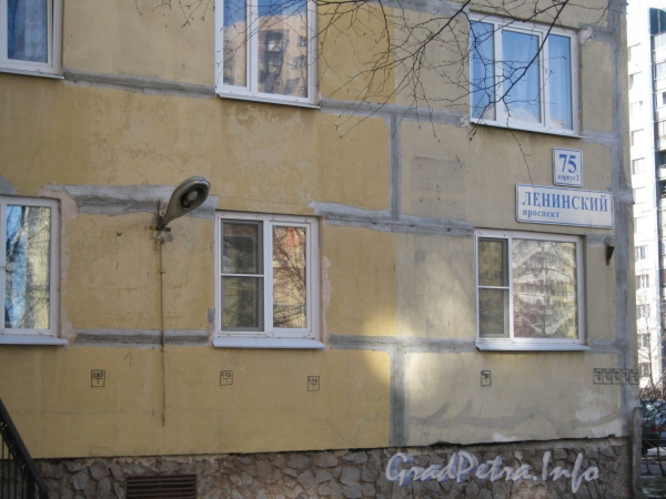 Ленинский пр.,75 корпус 2. Табличка с номером дома. Фото март 2012 г.