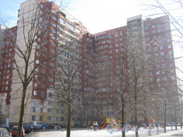 Ленинский пр., дом 79 корпус 1. Общий вид со стороны дома 77 корпус 1. Фото март 2012 г.