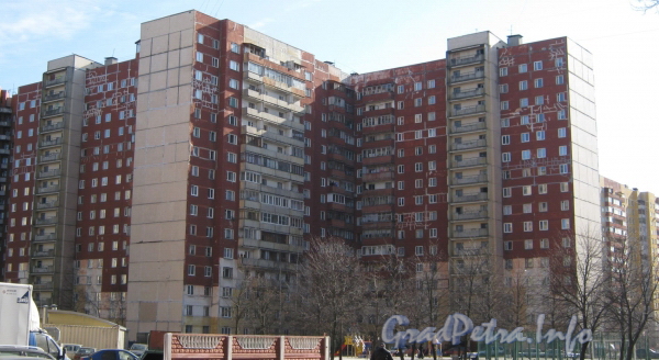 Ленинский пр., дом 79 корпус 1. Общий вид со стороны дома 77 корпус 2. Фото март 2012 г.