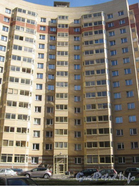 Ленинский пр., дом 77 корпус 2. Общий вид центральной части здания со стороны двора. Фото март 2012 г.