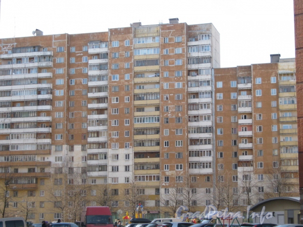 Ленинский пр., дом 75 корпус 2. Общий вид на часть здания со стороны Ленинского пр. Фото март 2012 г.