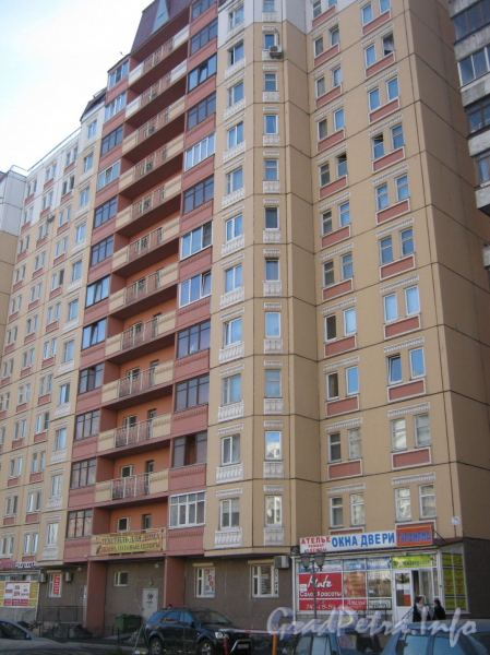 Ленинский пр., дом 79 корпус 3. Фасад жилого дома со стороны Ленинского пр. Фото март 2012 г.