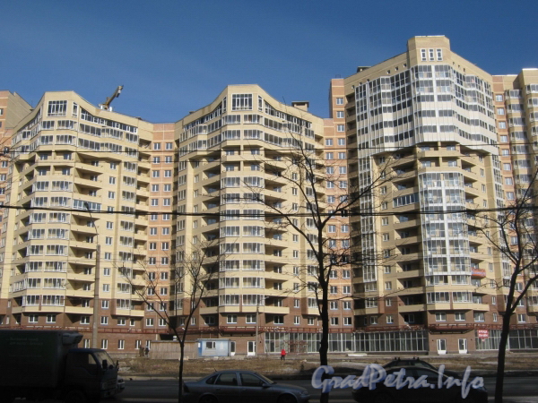 Ленинский пр., дом 84 корпус 1. Общий вид фасада со стороны Ленинского пр. Фото март 2012 г.