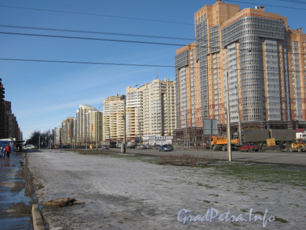 Перспектива новостроек по четной стороне Ленинского проспекта на участке между Брестским бульваром и улицей Доблести. Фото март 2012 г.