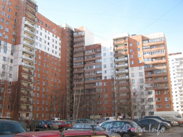 Ленинский пр., дом 93, корпус 2. Общий вид со стороны дома 95 корпус 2. Фото март 2012 г.