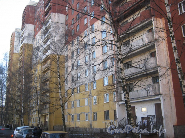 Ленинский пр., дом 95, корпус 2. Общий вид со стороны дома 93 корпус 1. Фото март 2012 г.