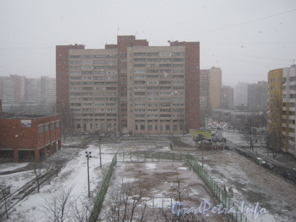 Ленинский пр., дом 97 корпус 3. Вид из окна дома 43 корпус 1 по пр. Маршала Жукова в метель 24 марта 2012 г.