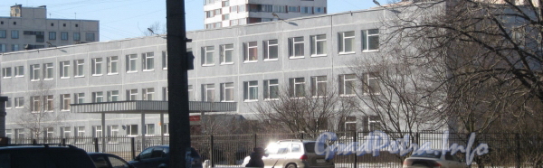 Пр. Ветеранов, дом 87, корпус 2. Вид с ул. Козлова. Фото март 2012 г.