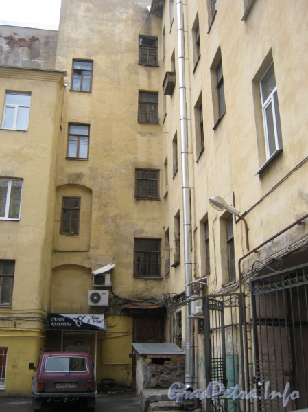 Измайловский пр., дом 25. Фасад со стороны двора. Фото март 2012 г.