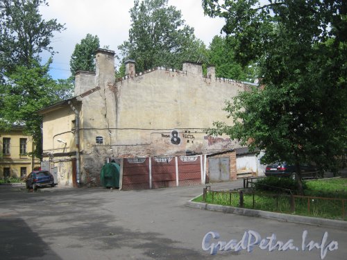 Старо-Петергофский пр., дом 9а. Одно из зданий. Фото июнь 2012 г.