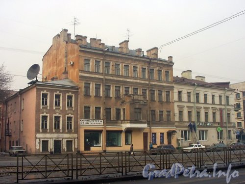 Лиговский пр., дома (справа на лево) 193, 195, 197.  Фото март 2004 года.