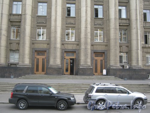 Московский пр., дом 212. Вход с ул. Типанова. Фото июль 2012 г.