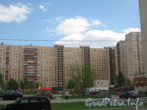Ленинский пр., дом 92 корпус 3. Общий вид центральной части здания с ул. Котина. Фото май 2012 г.