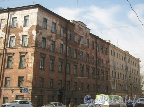 Рижский пр., дом 35 (слева) и дом 9б по Старо-Петергофскому пр. Фасады зданий. Фото апрель 2012 г.
